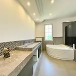 Rachele Con Piscina Балестрате