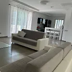 Rachele Con Piscina Балестрате