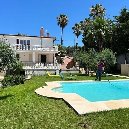 Rachele Con Piscina بيت للعطل