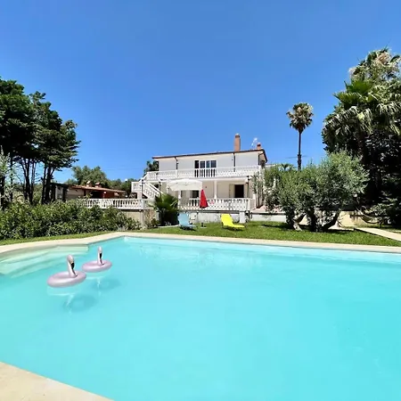 Дом отдыха Rachele Con Piscina Балестрате