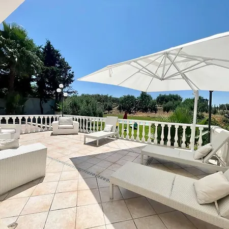 Rachele Con Piscina بيت للعطل باليستراتي